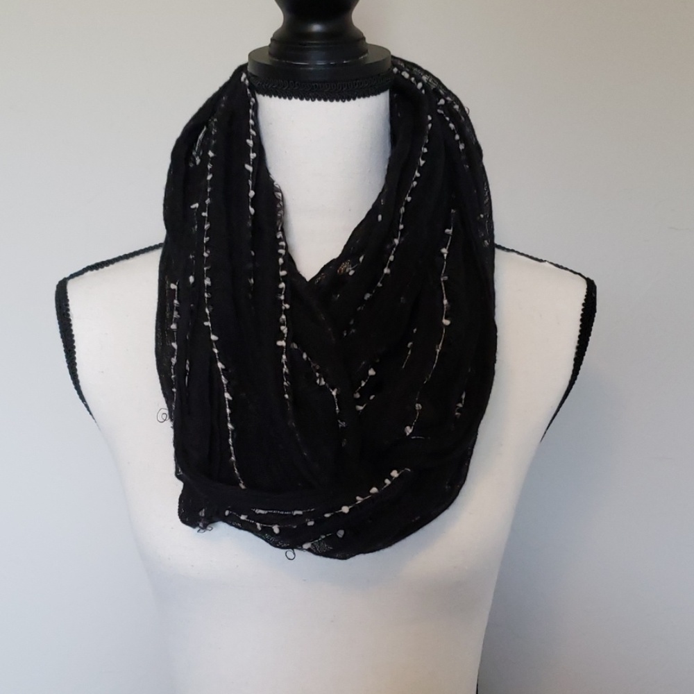 Black and white scarf